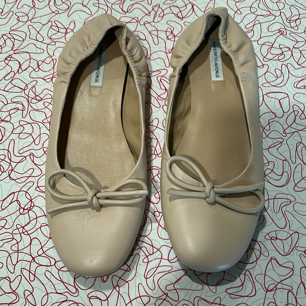 Saks fifth avenue ballet flats in beige nude color womens size 9 1/2